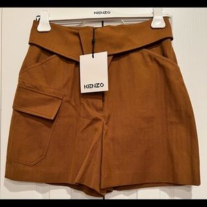 High-waisted shorts.